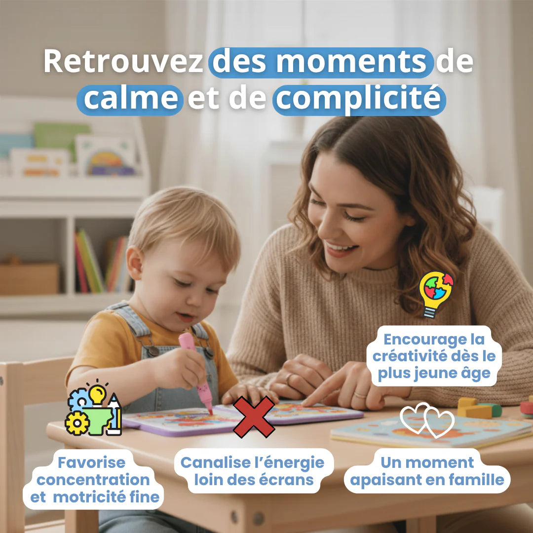 Maman et enfant utilisant un livre de coloriage magique réutilisable pour un moment calme sans écran