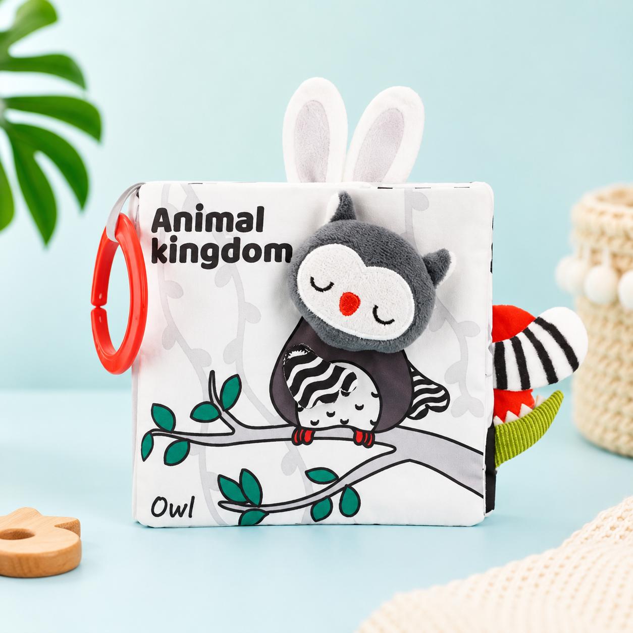 Livre sensoriel bébé Éveil Animalier avec hibou en tissu favorisant l'éveil sensoriel, la curiosité et la découverte.