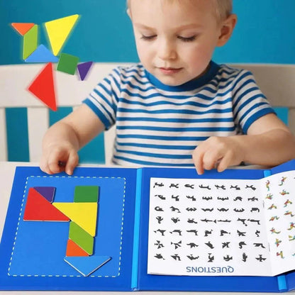 Enfant de 3 ans jouant avec un tangram Montessori magnétique coloré