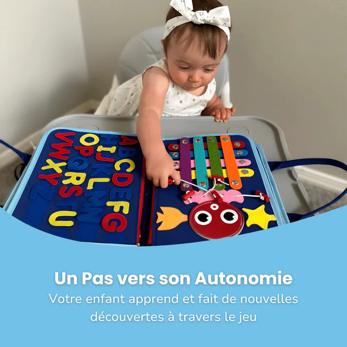 Enfant jouant avec une valisette d’activités Montessori pour développer son autonomie et sa motricité fine